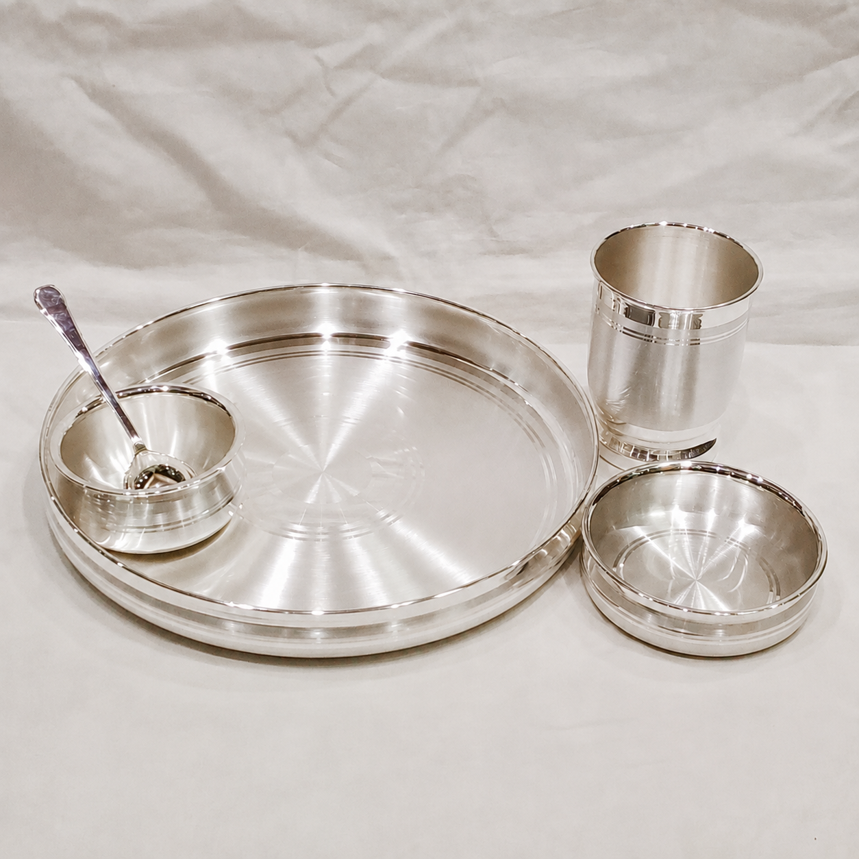 999-pure-silver-dinner-set-thali-ashapura-pattern-with-bis-hallmark